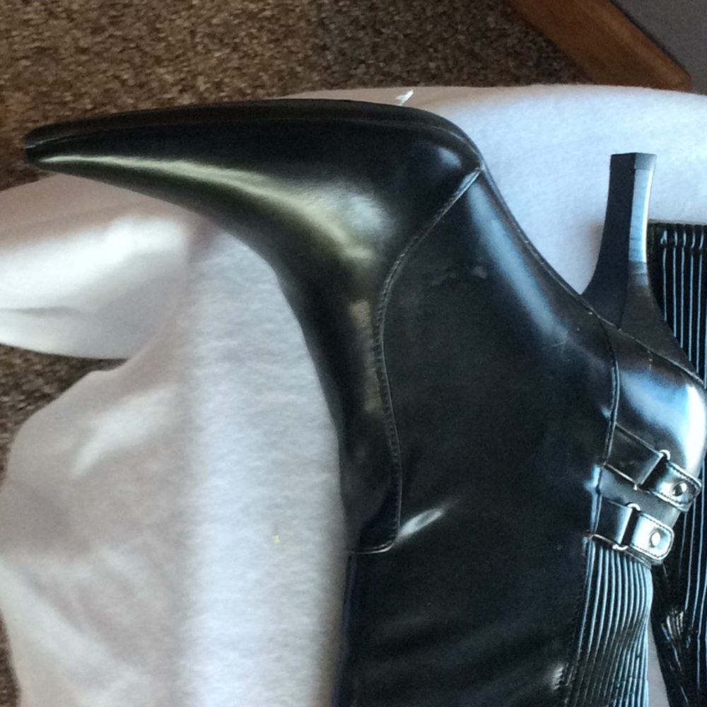 Boots - Picture 2 of 5